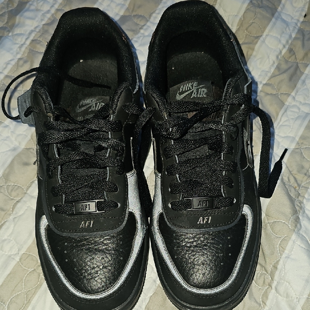 Nike Kids Black and Gray Sneakers